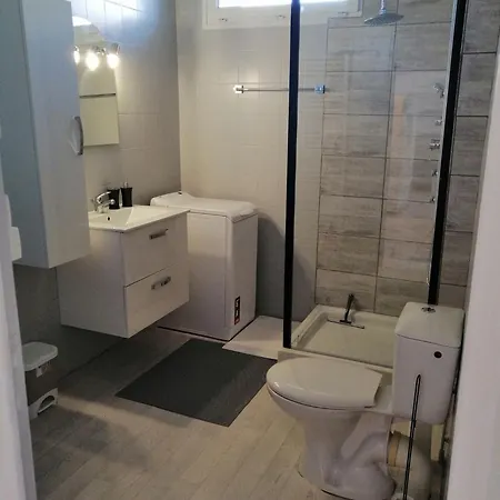 Apartment 29 B - *